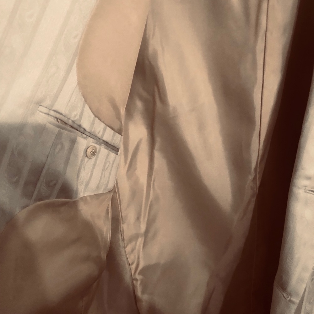 Suit - Picture 7 of 8